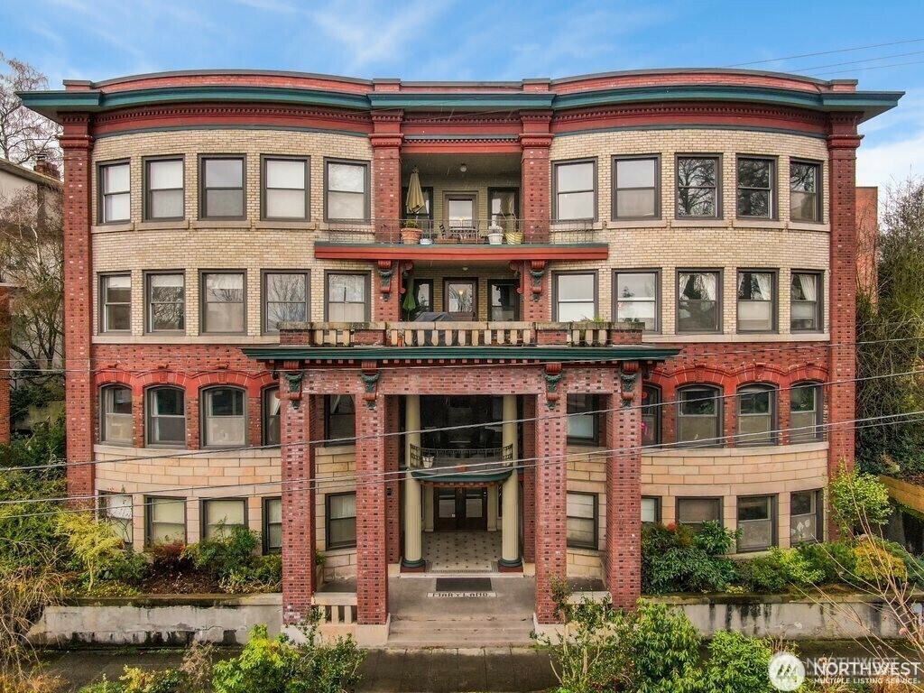 626  13th Avenue E Q  Seattle WA 98102 photo