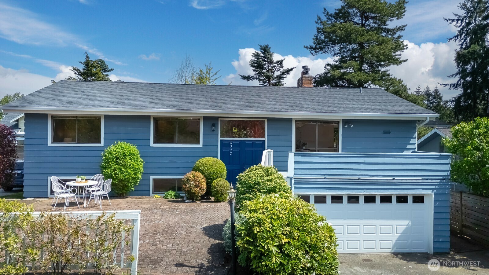 Property Photo: 6322 54th Avenue NE WA 98115