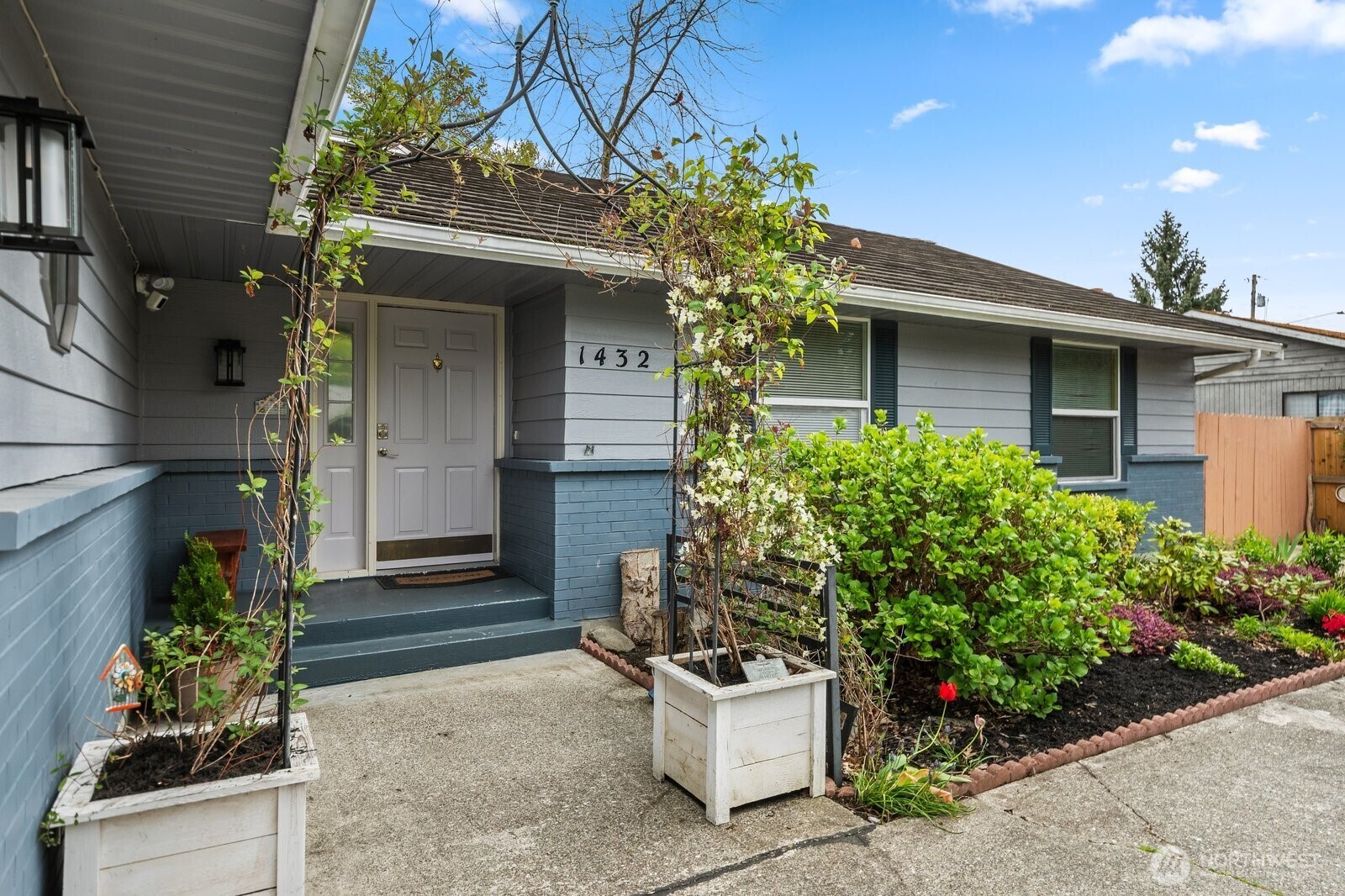 Property Photo: 1432 Hollow Dale Place WA 98204