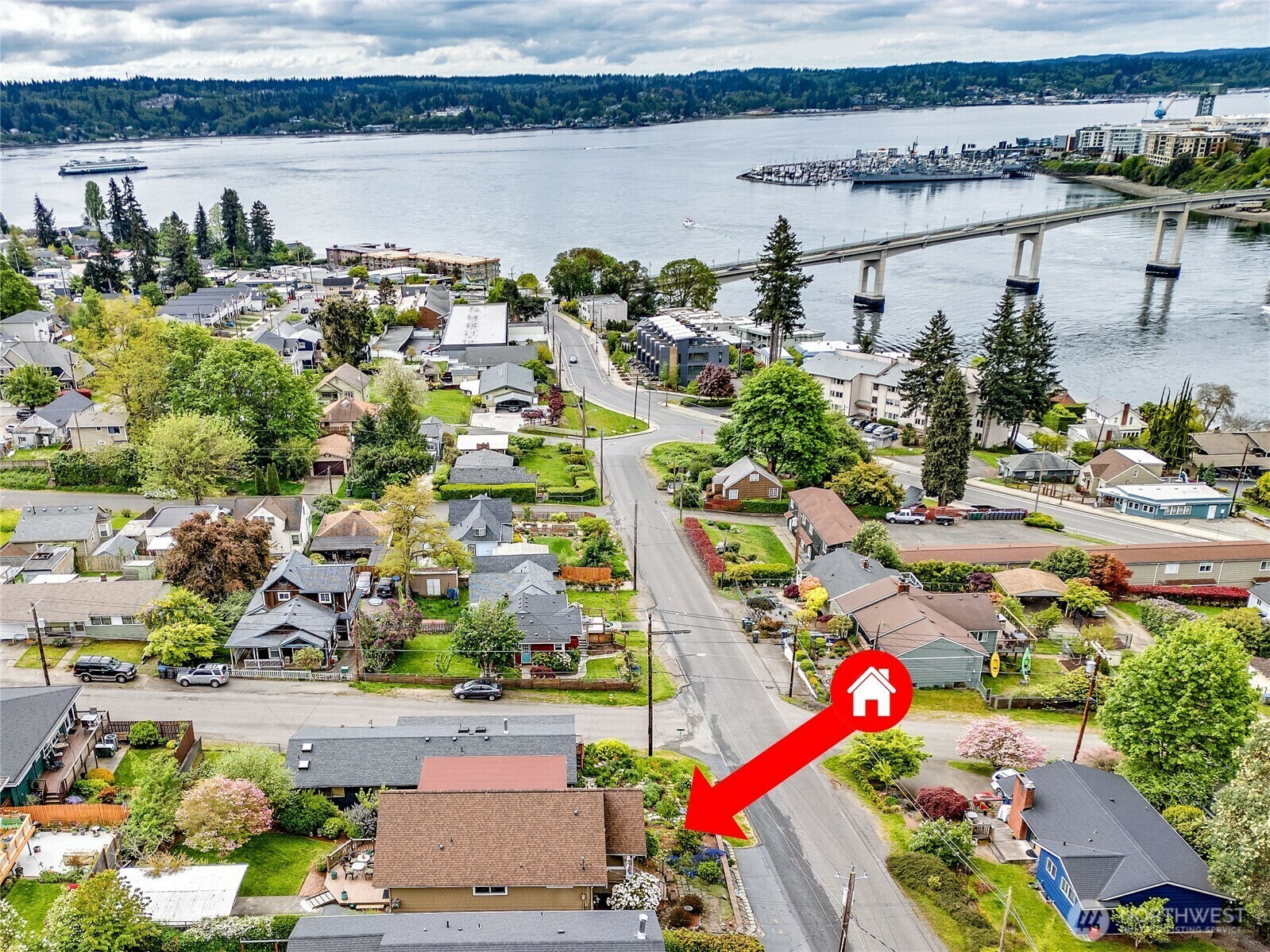 Property Photo: 1606 Winfield Avenue WA 98310