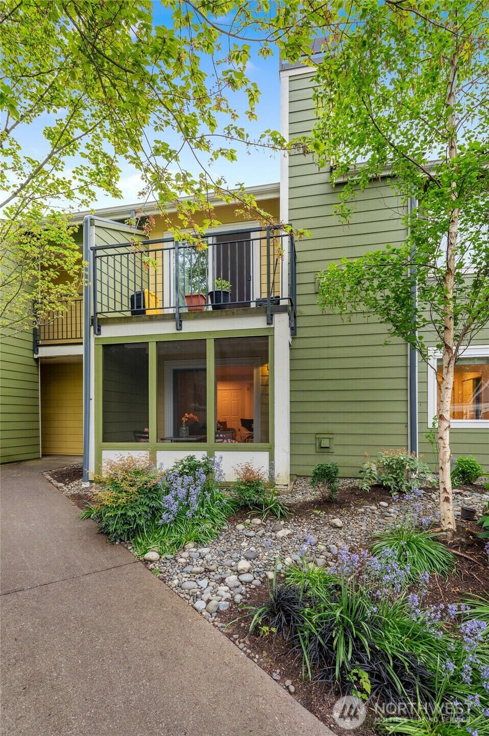 Property Photo: 12607 SE 41st Place H106 WA 98006