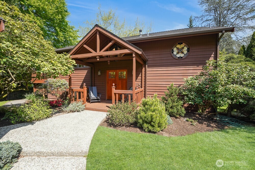 Property Photo: 16522 NE 44th Way WA 98052