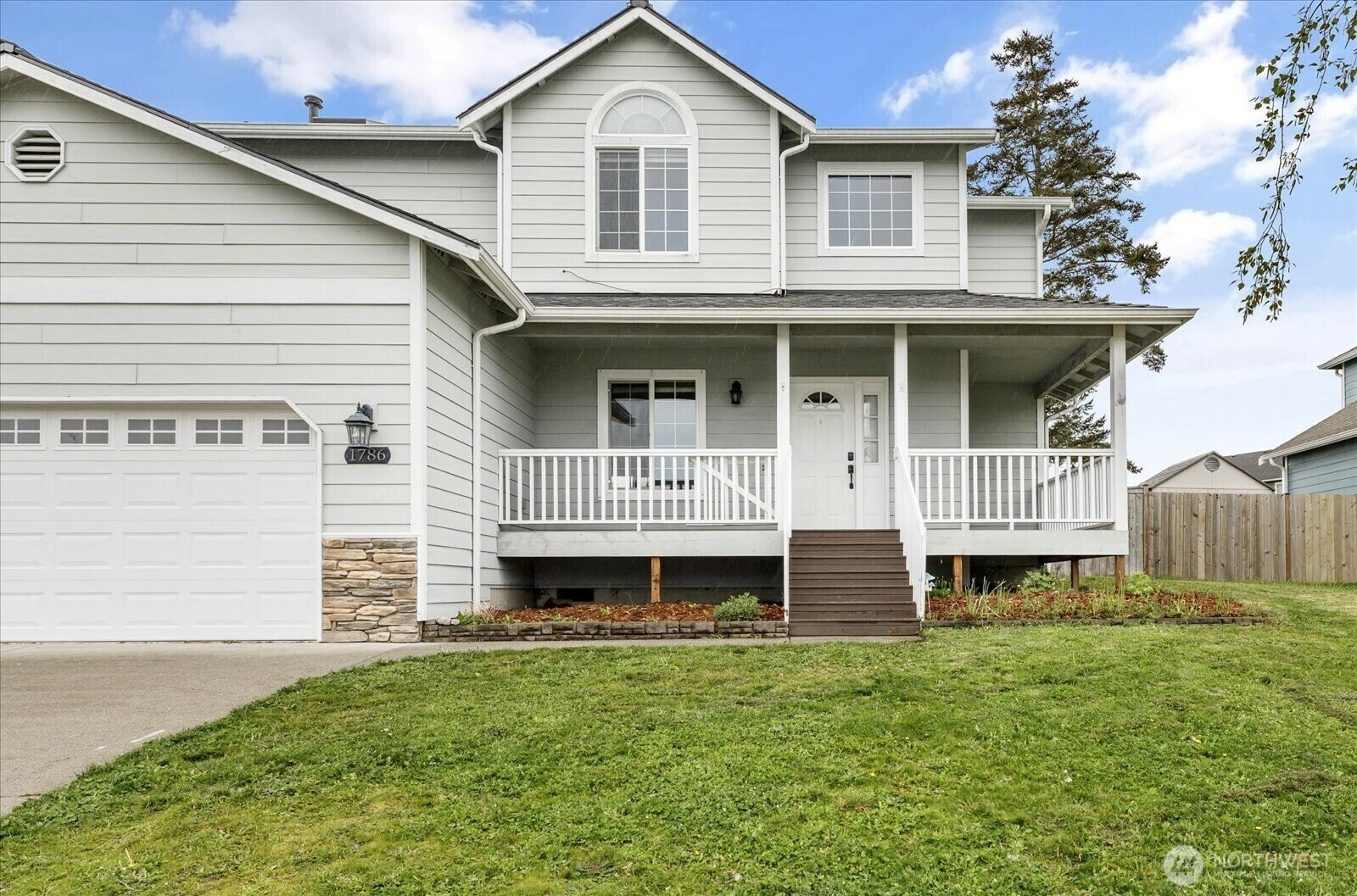 Property Photo: 1786 SW Tahoe WA 98277