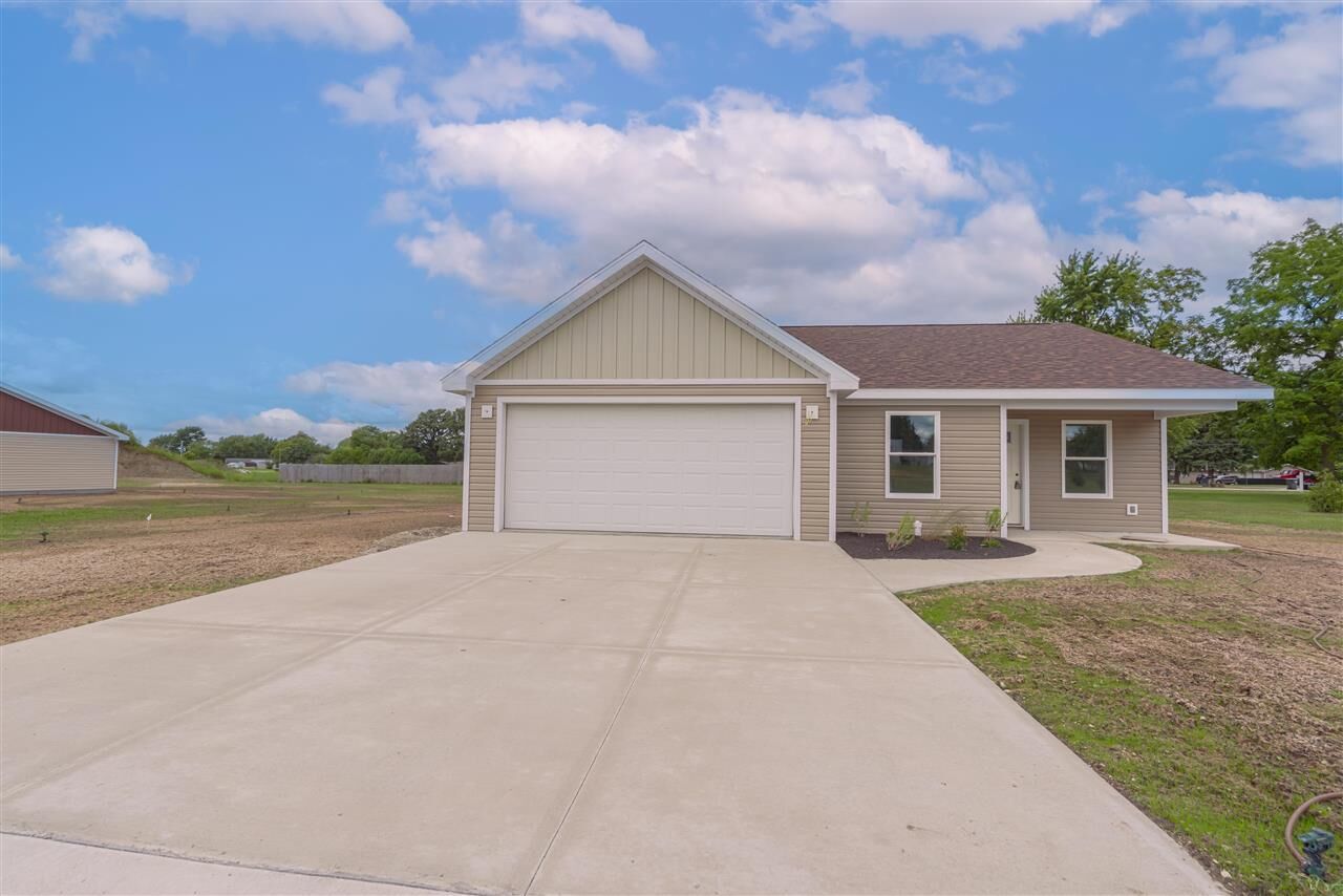 Property Photo:  502 Leahey Street  IN 47390