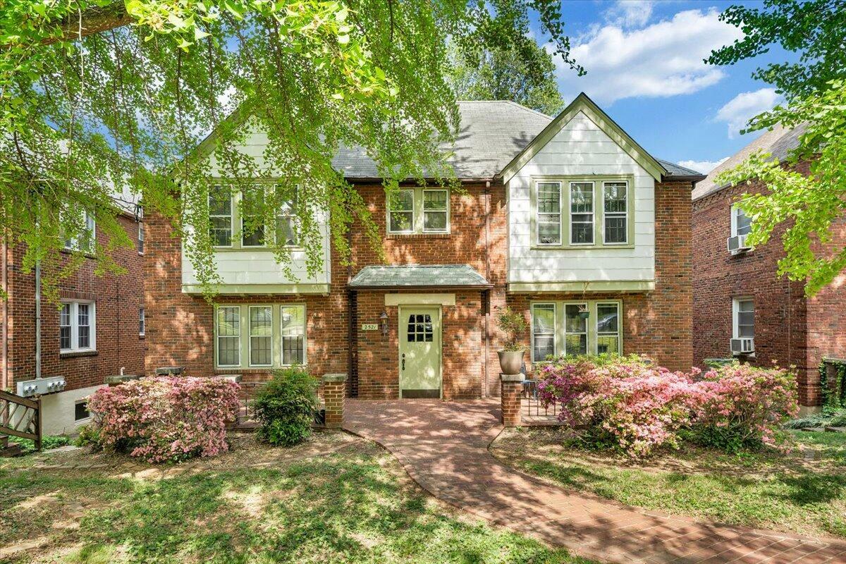 Property Photo: 2521 Longview Ave SW VA 24014