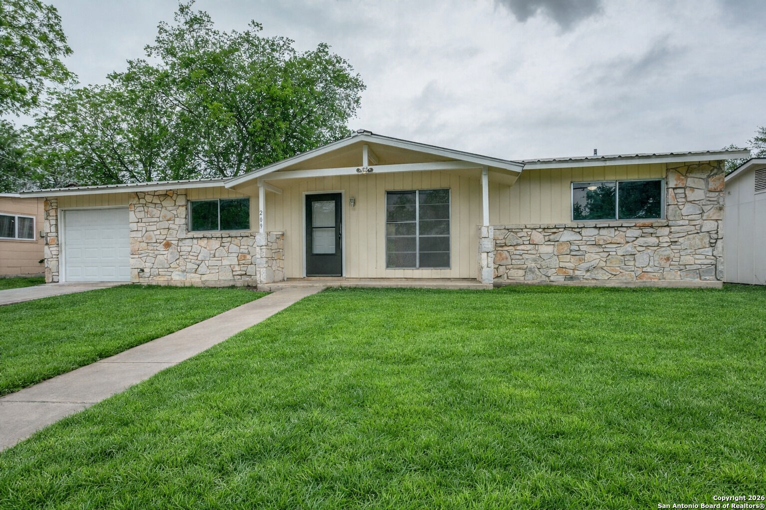 Property Photo: 209 Ivy Ln TX 78148