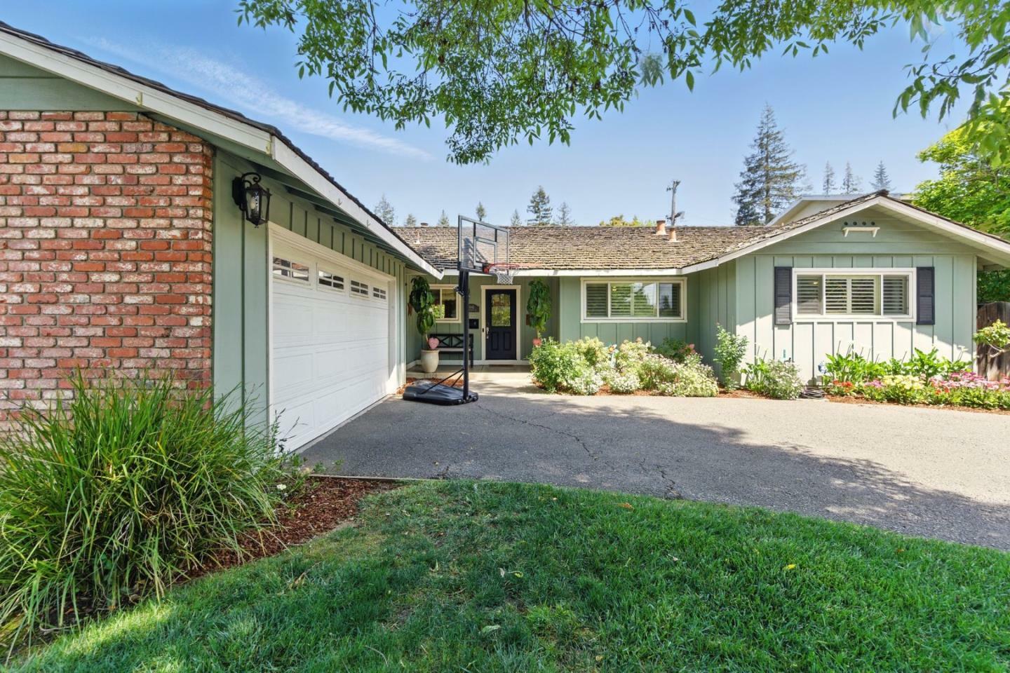 Property Photo: 1142 South Genevieve Lane CA 95128