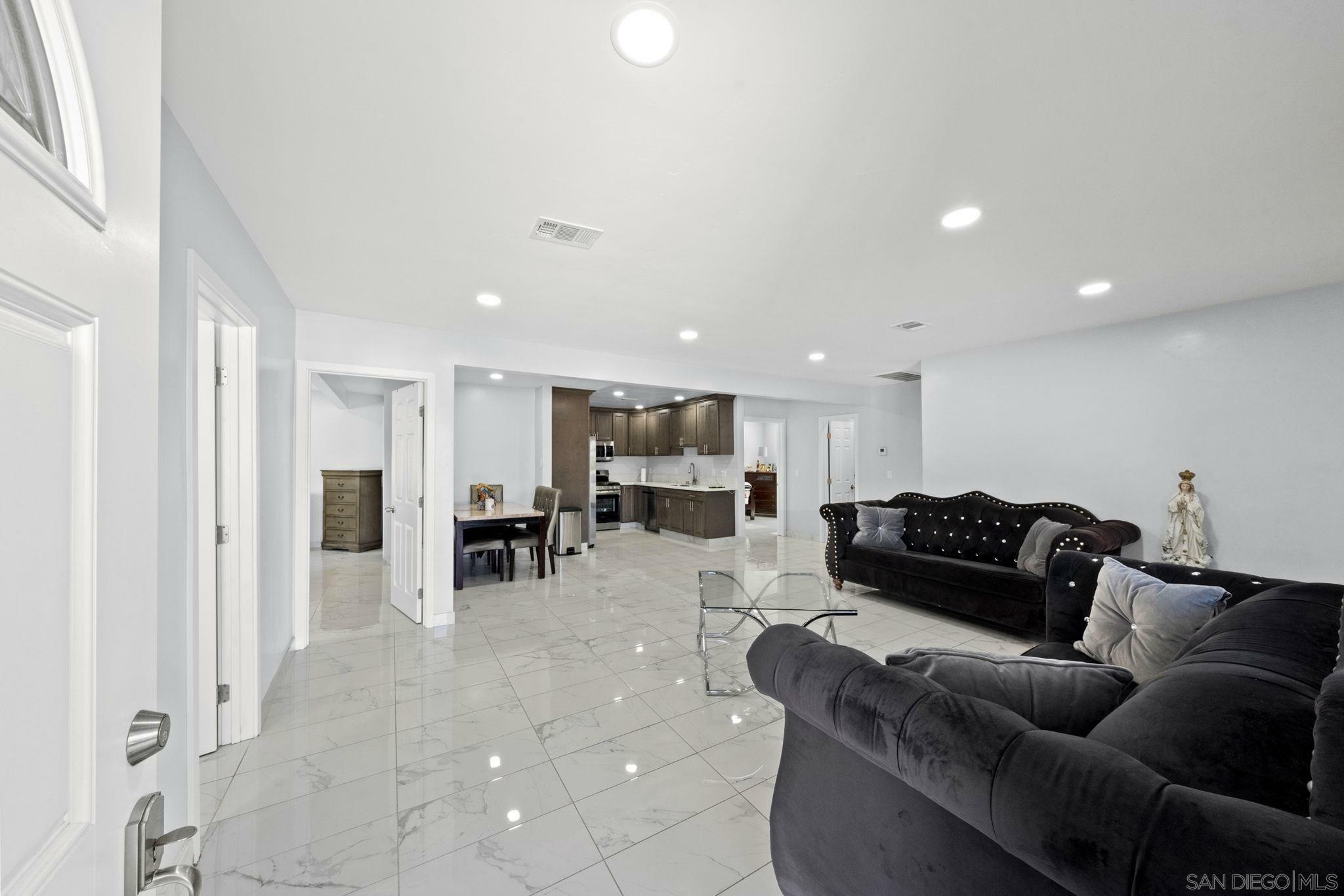 Property Photo: 619 Dorothy St CA 92019