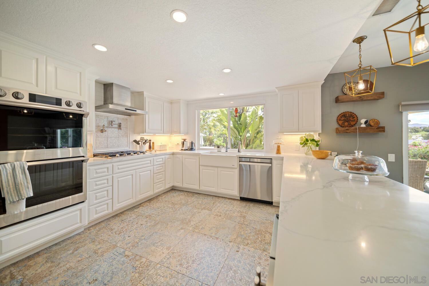 Property Photo: 1654 Palomino Ln CA 92025