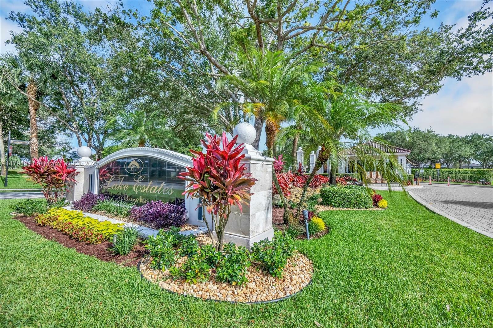 Property Photo: 4123 W Lake Estates Dr FL 33328