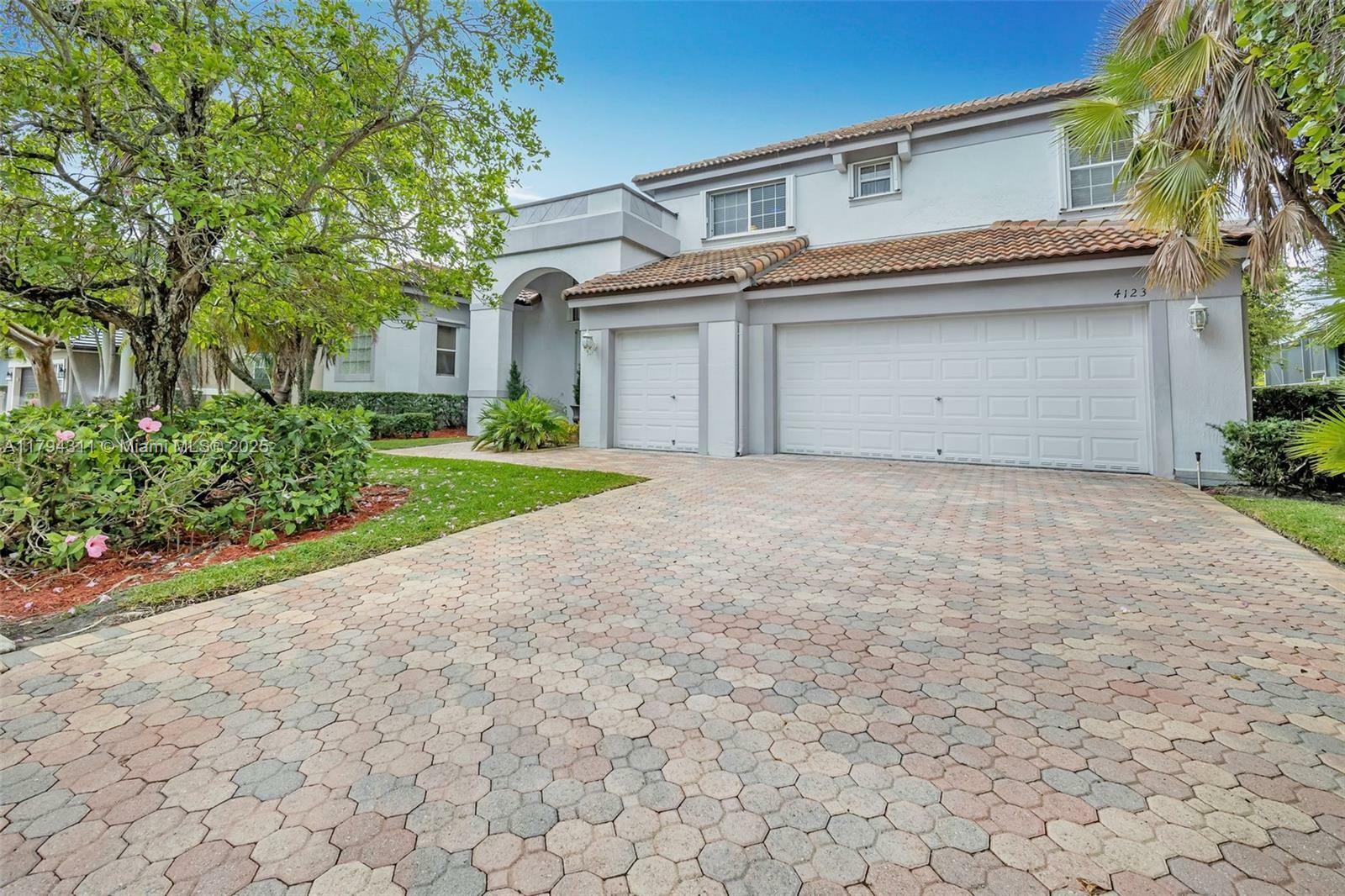 Property Photo: 4123 W Lake Estates Dr FL 33328