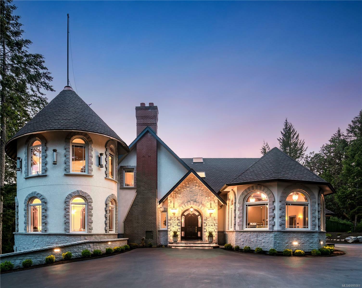 Property Photo:  625 Lorimer Pl  BC V9B 6G3 