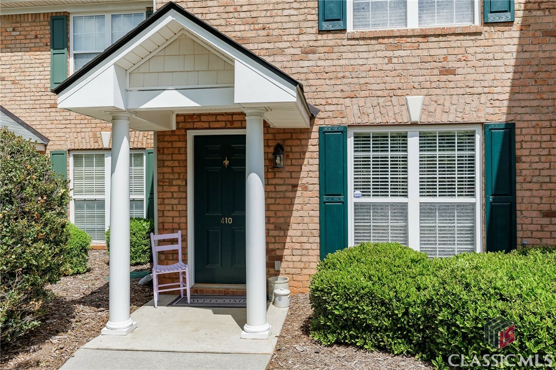 Property Photo: 410 Logmont Trace 14 GA 30606