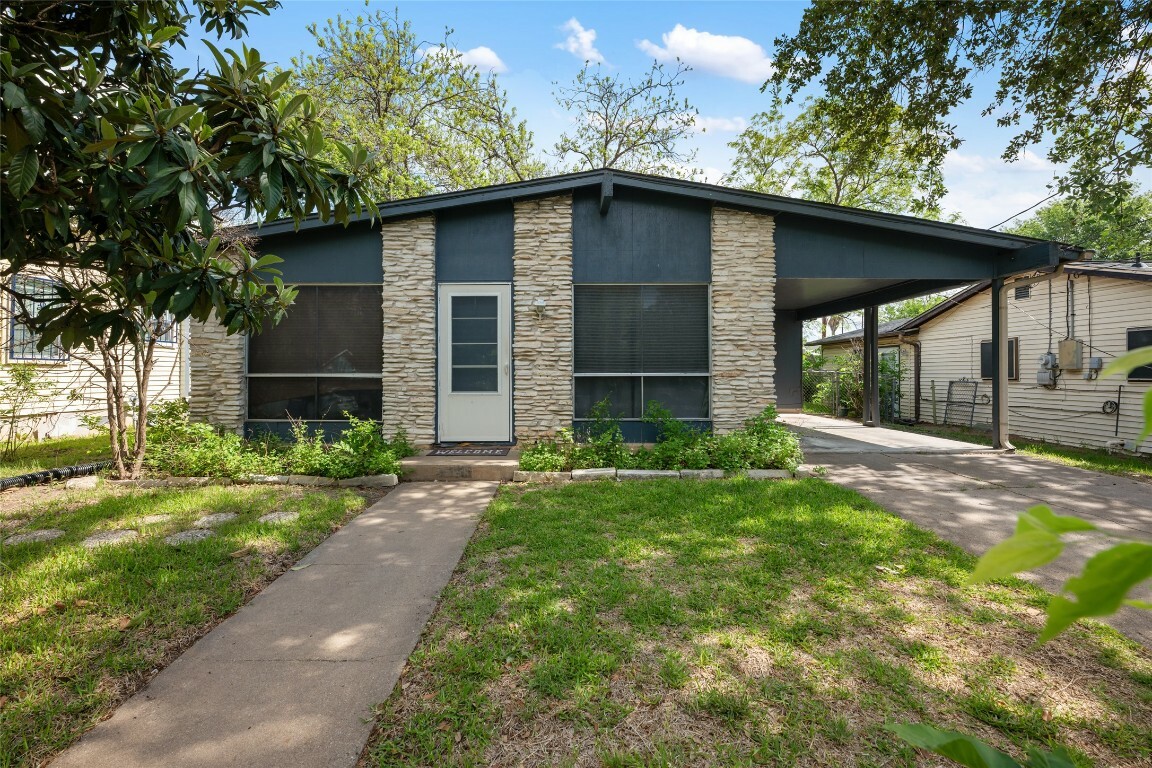 4704 Oak Cliff Drive  Austin TX 78721 photo