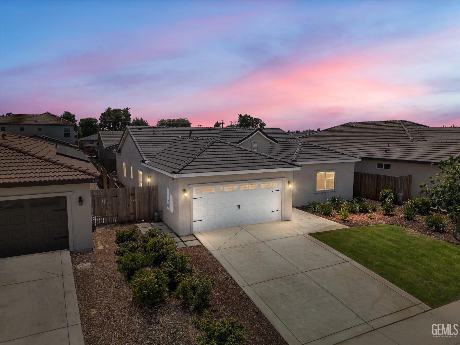 Property Photo: 8409 Jean Anne Street CA 93314