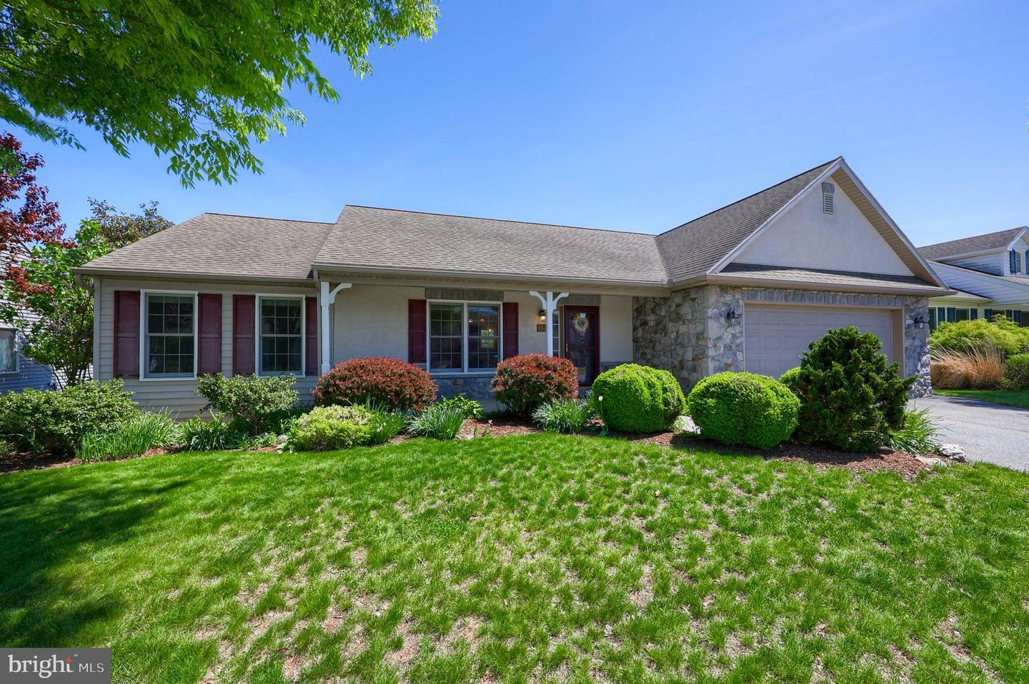 Property Photo: 924 Cambridge Drive PA 17545