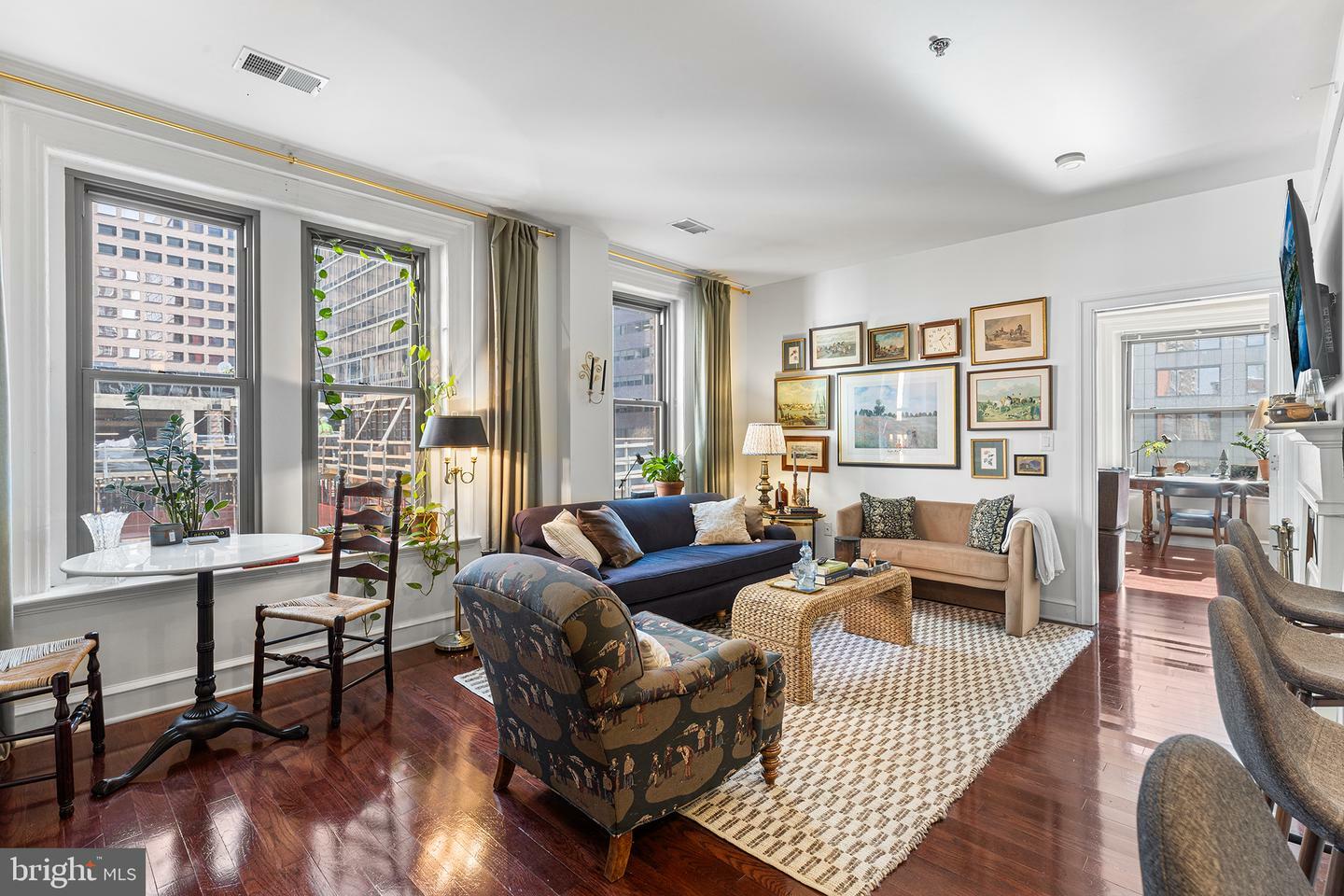 Property Photo: 1811 Chestnut Street 19 607 PA 19103