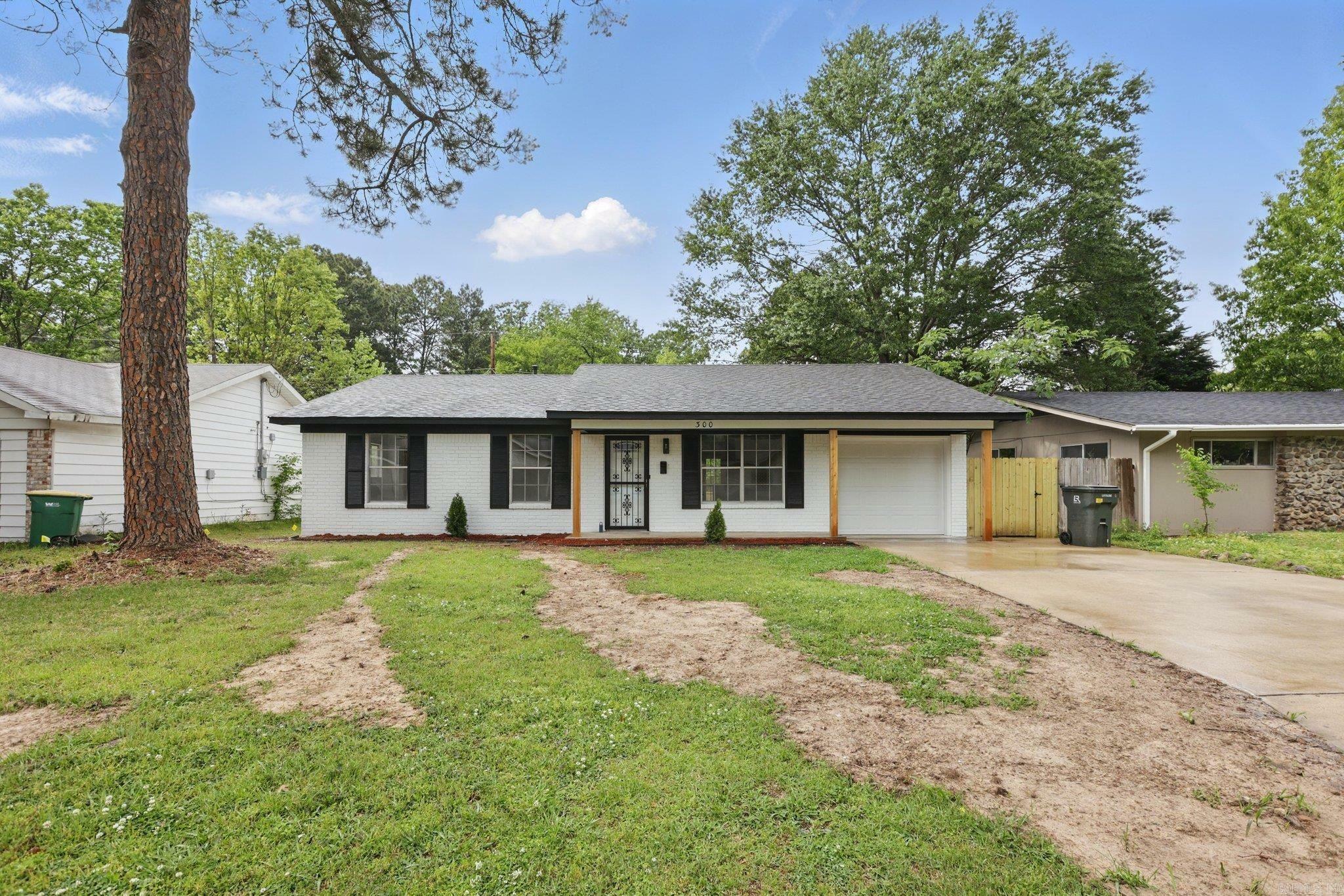 Property Photo: 300 Dryad Ln AR 72205