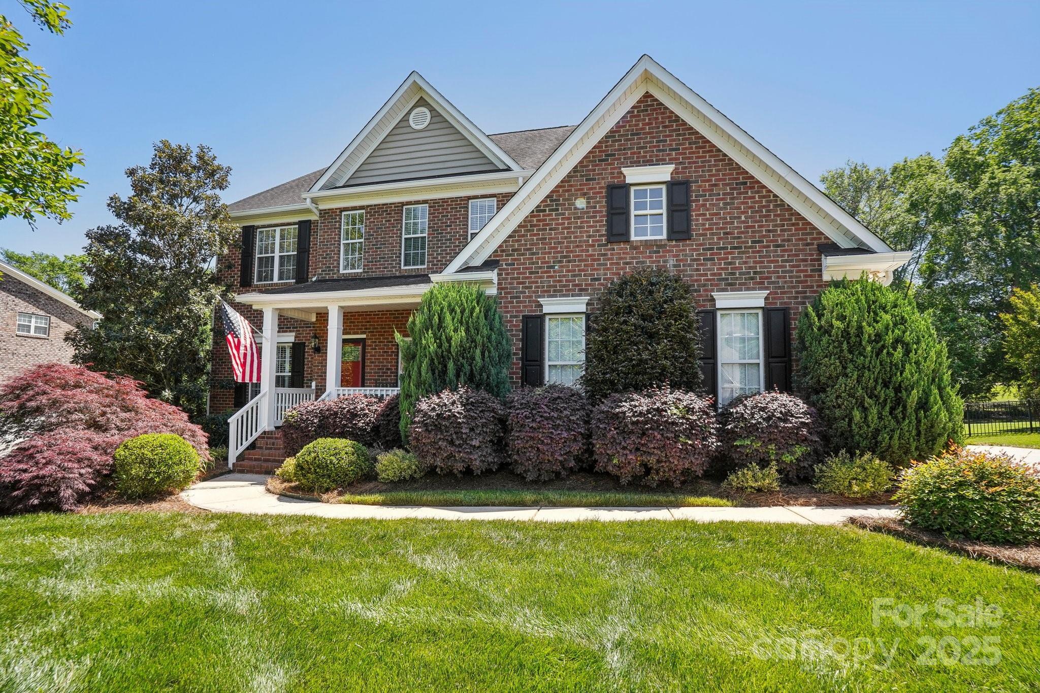 Property Photo: 10716 Persimmon Creek Drive NC 28227