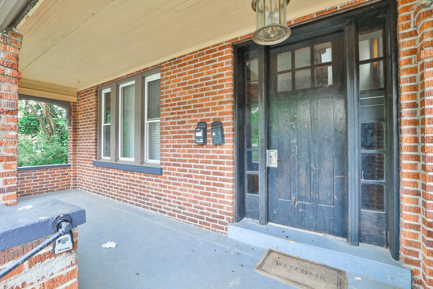 Property Photo: 945 Oakland Avenue OH 45205