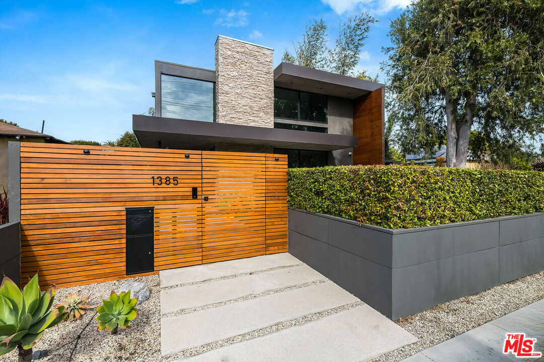 Property Photo: 1385 Palms Blvd CA 90291
