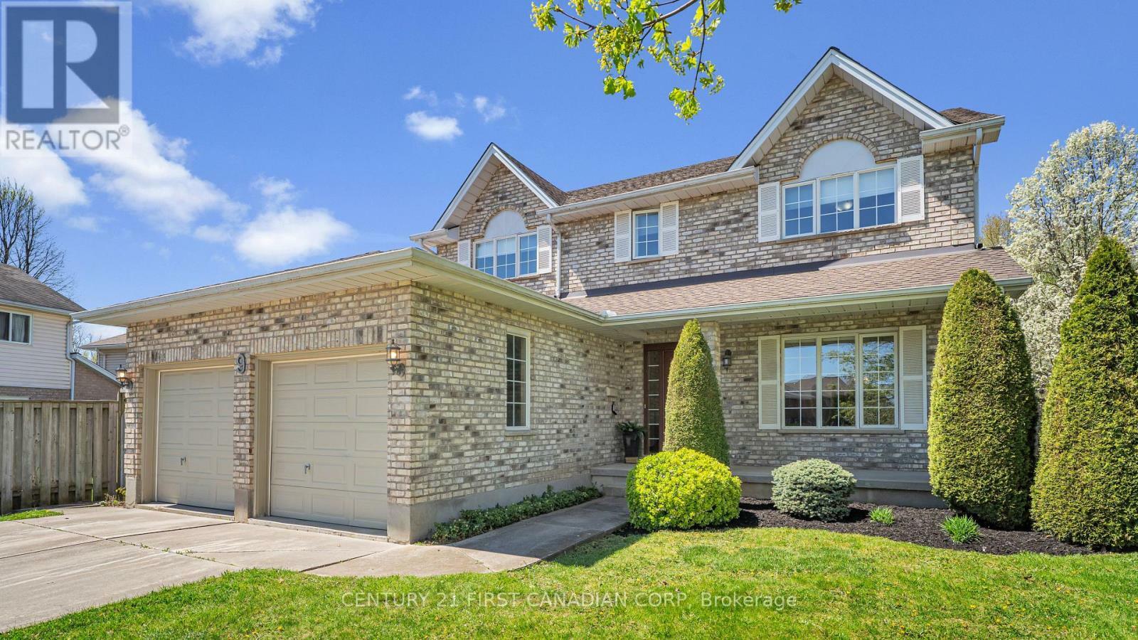 9 Deborah Drive  Strathroy Caradoc (NE) ON N7G 4C2 photo