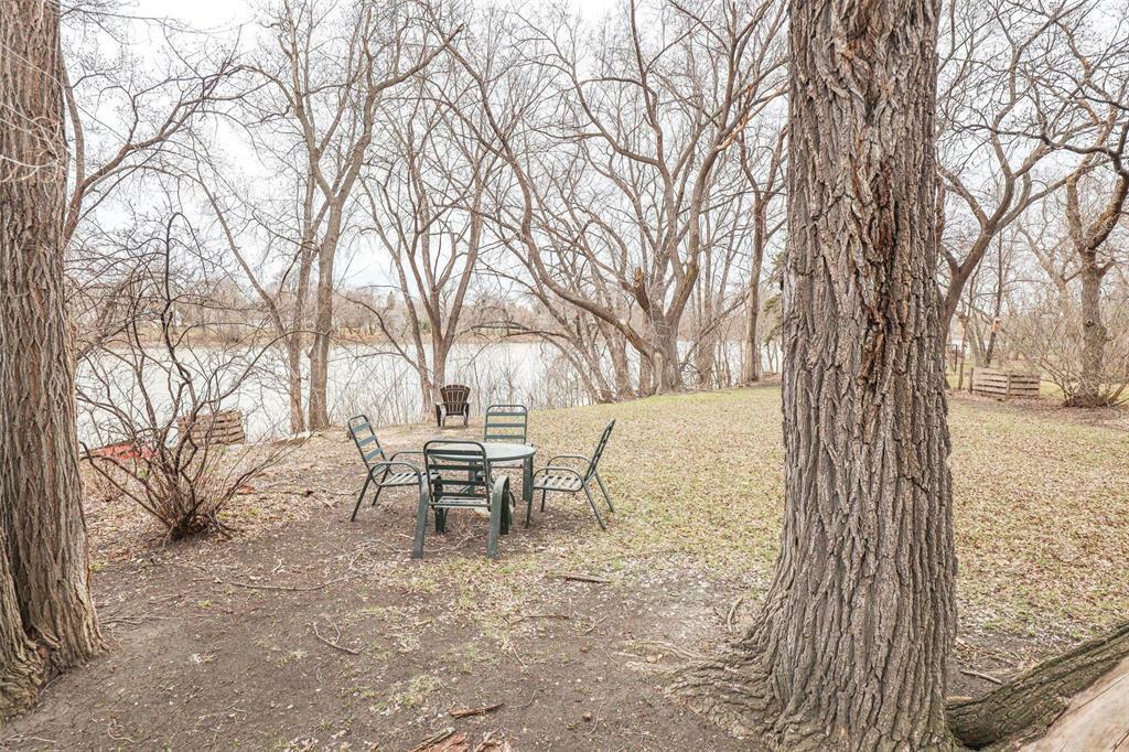 Property Photo: 738 Kildonan Drive MB R2K 2E3