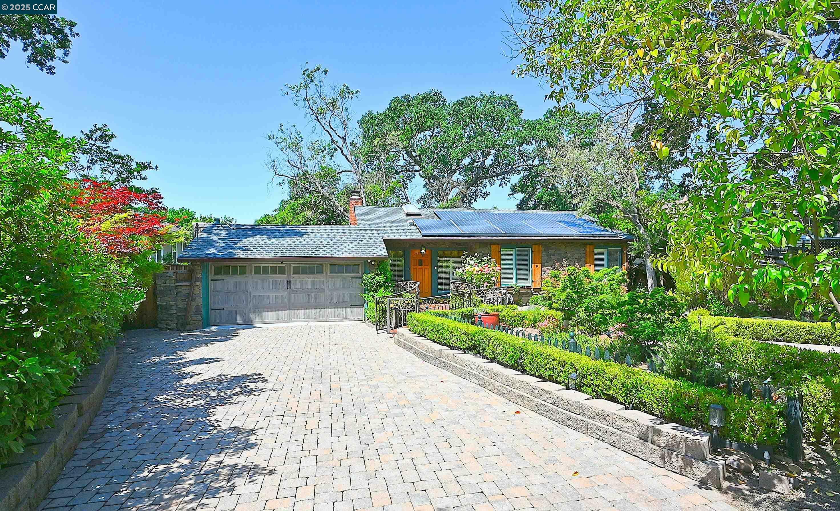 Property Photo: 273 Oak Park Ln CA 94523