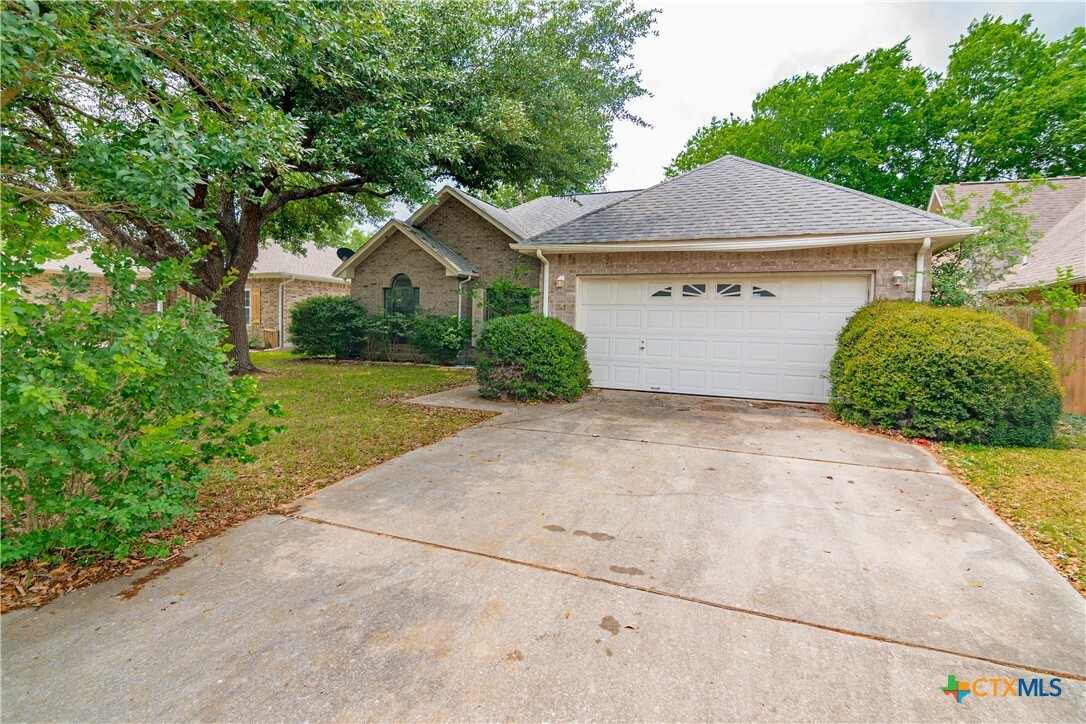 Property Photo:  132 Greenway Drive  TX 78155 