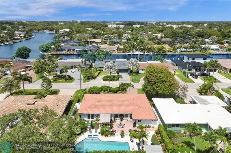 Property Photo: 2130 NE 16th Ave FL 33305