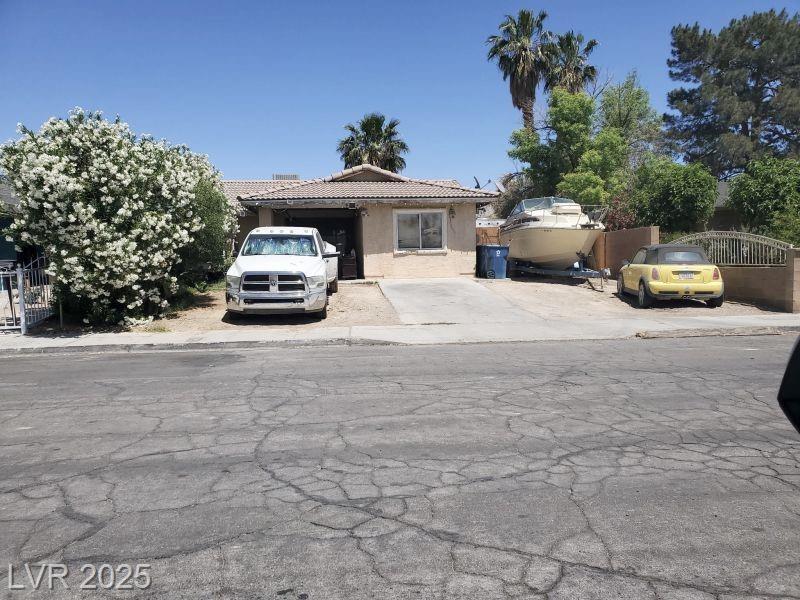 Property Photo: 47 Locustwood Street NV 89110