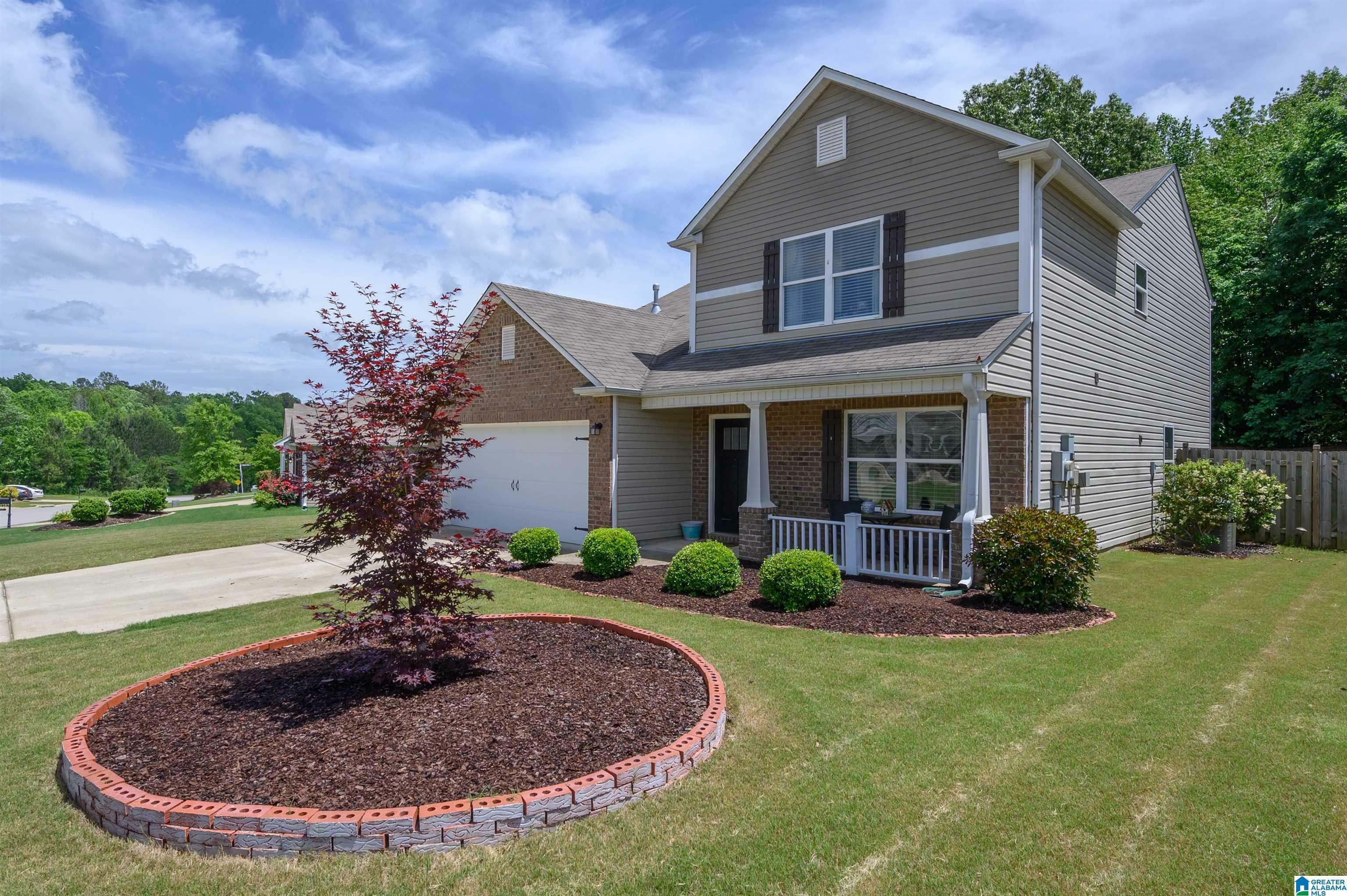 Property Photo: 808 Huntington Trace AL 35043