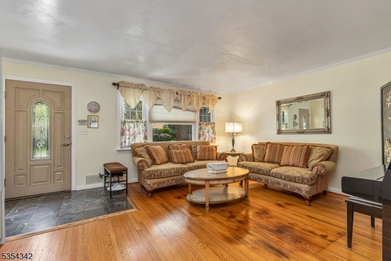 Property Photo: 33 Warwick Cir NJ 07081