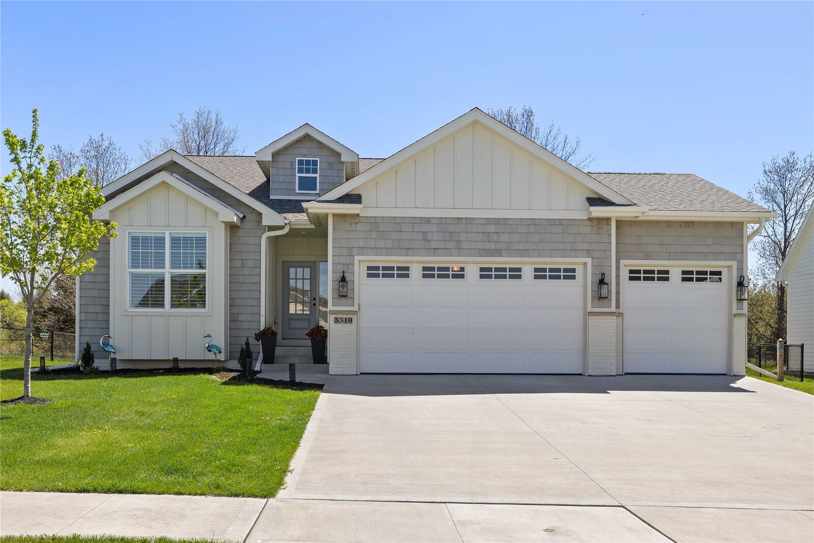 Property Photo:  3319 NE 8th Street  IA 50021 