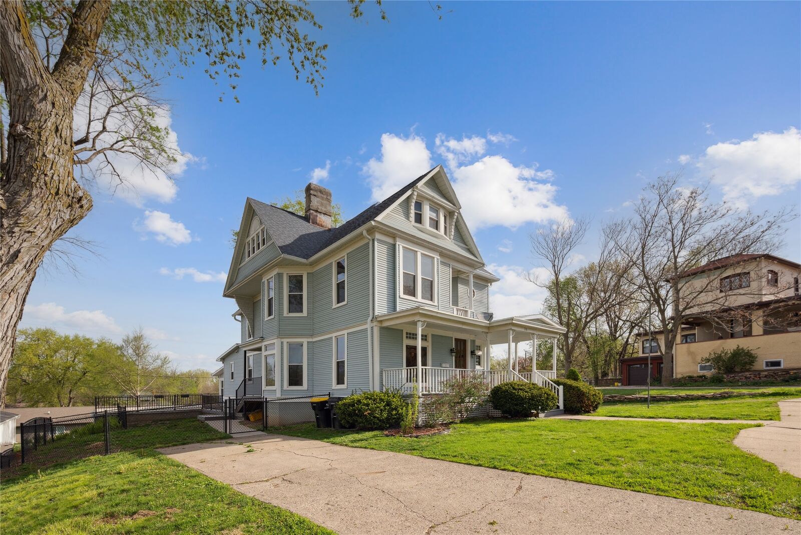 Property Photo: 218 E Howard Street IA 50054