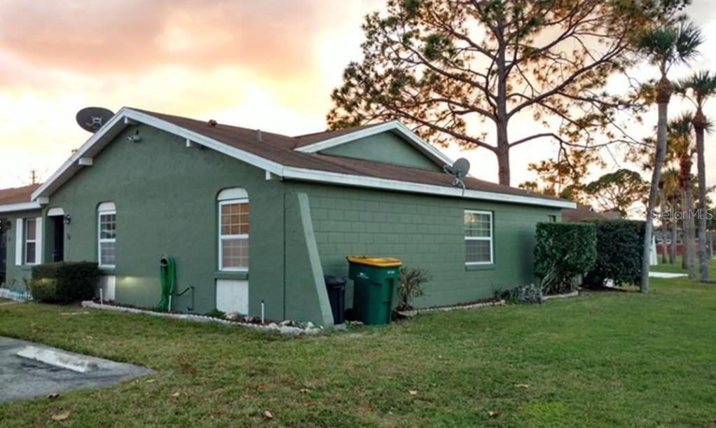 Property Photo: 32 Las Palmas Way FL 34743