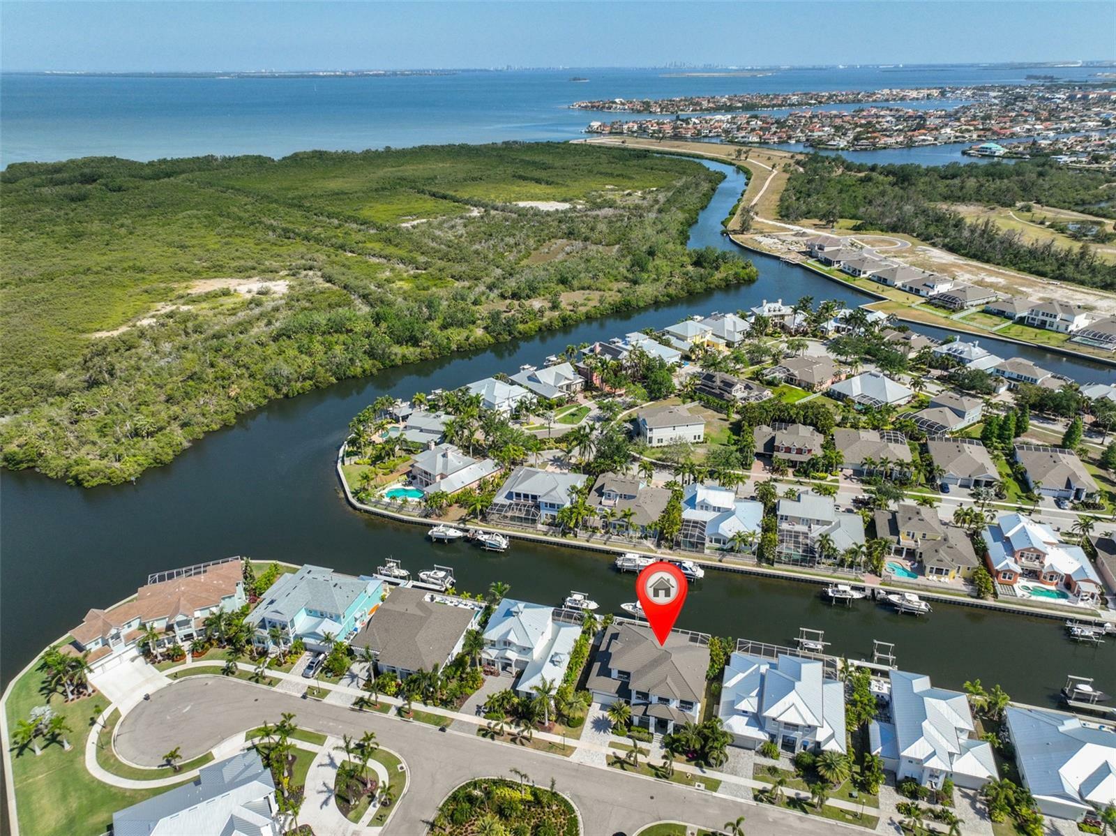 Property Photo: 715 Pinckney Drive FL 33572