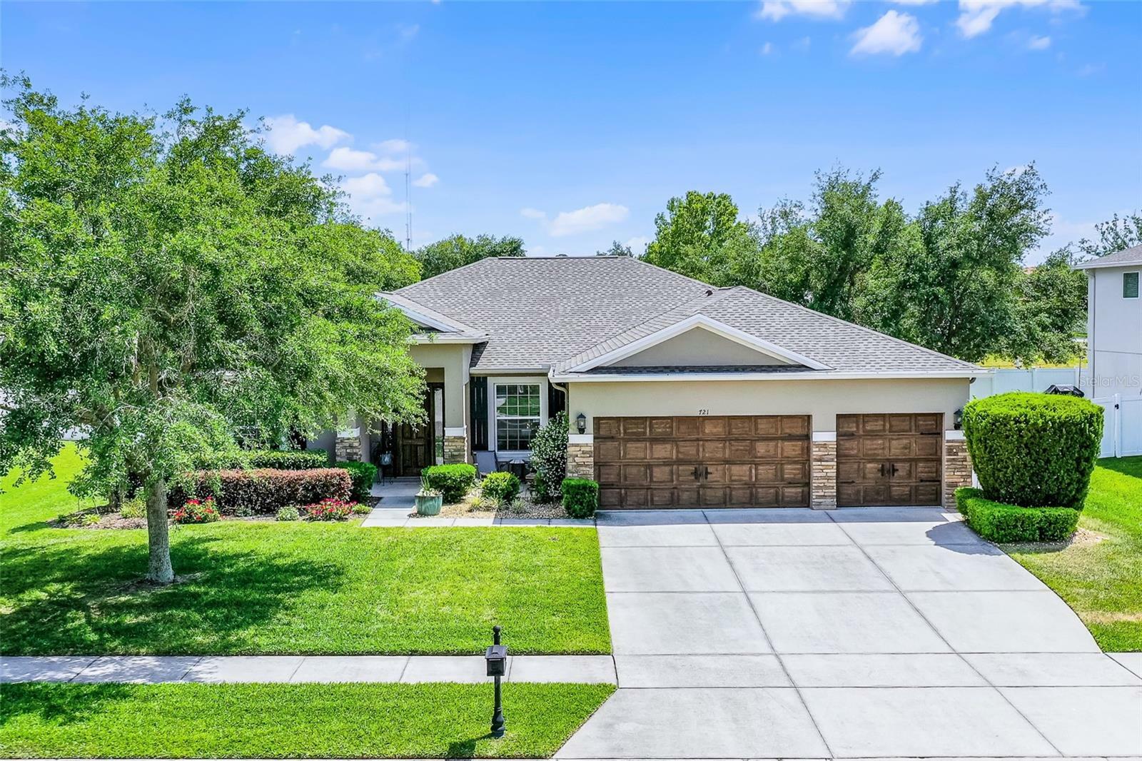 Property Photo: 721 Lake Cove Pointe Circle FL 34787