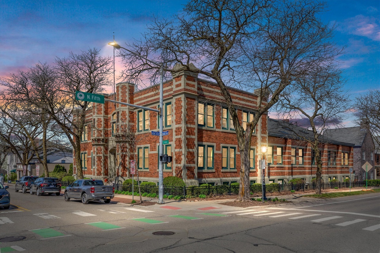223 E Ann Street 1  Ann Arbor MI 48104-1444 photo