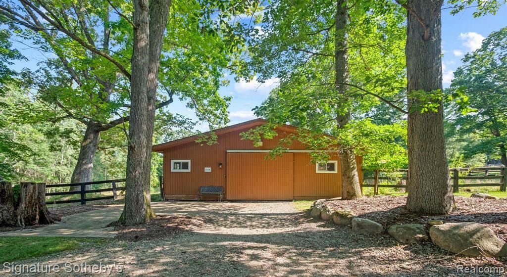 Property Photo:  3104 Jonathan Road  MI 48371 1250 