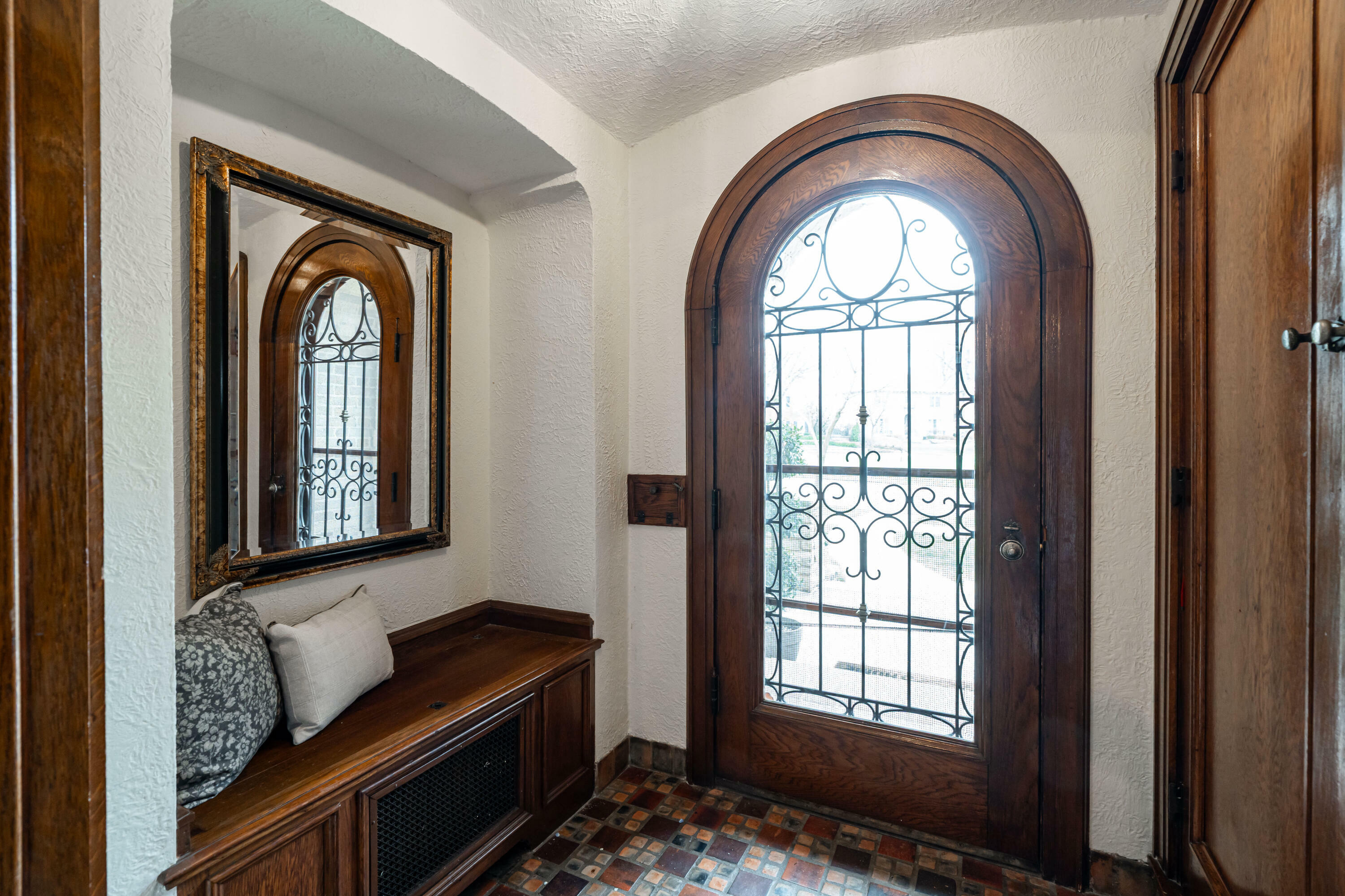 Property Photo: 2724 E Menlo Blvd WI 53211