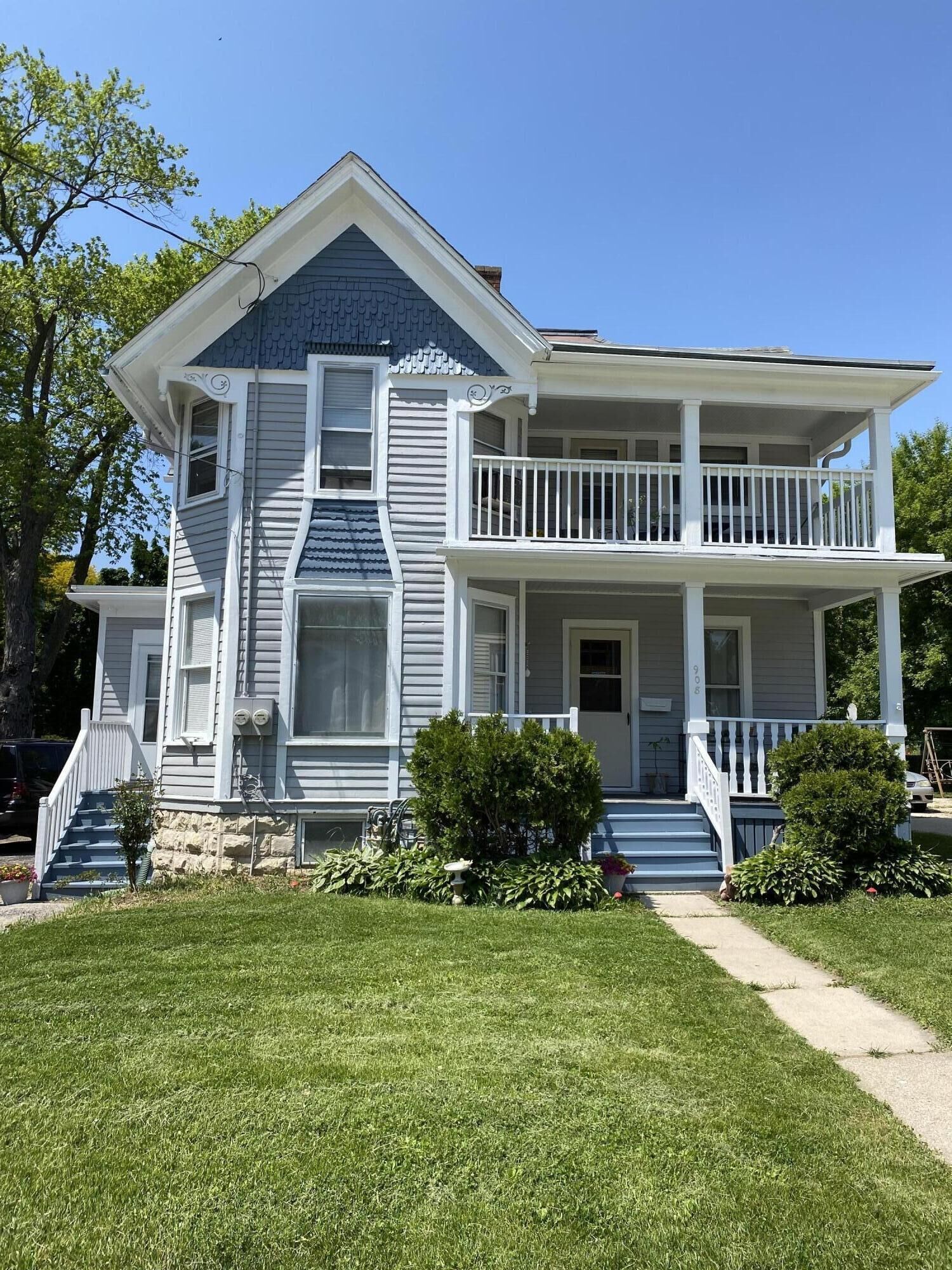 Property Photo: 906 Arcadian Ave 908 WI 53186