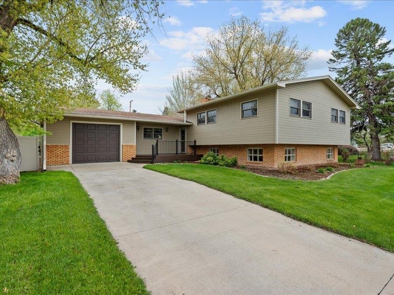 Property Photo: 826 N 8th Street SD 57783