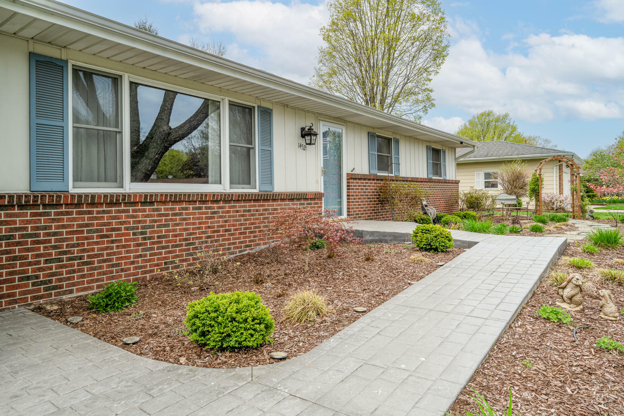 Property Photo: 1452 St Joseph Circle MI 49085