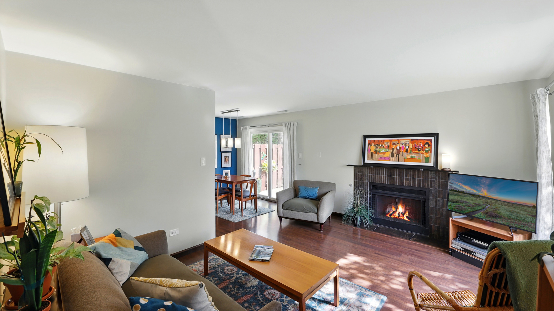 Property Photo: 29 E Hickory Street B IL 60148