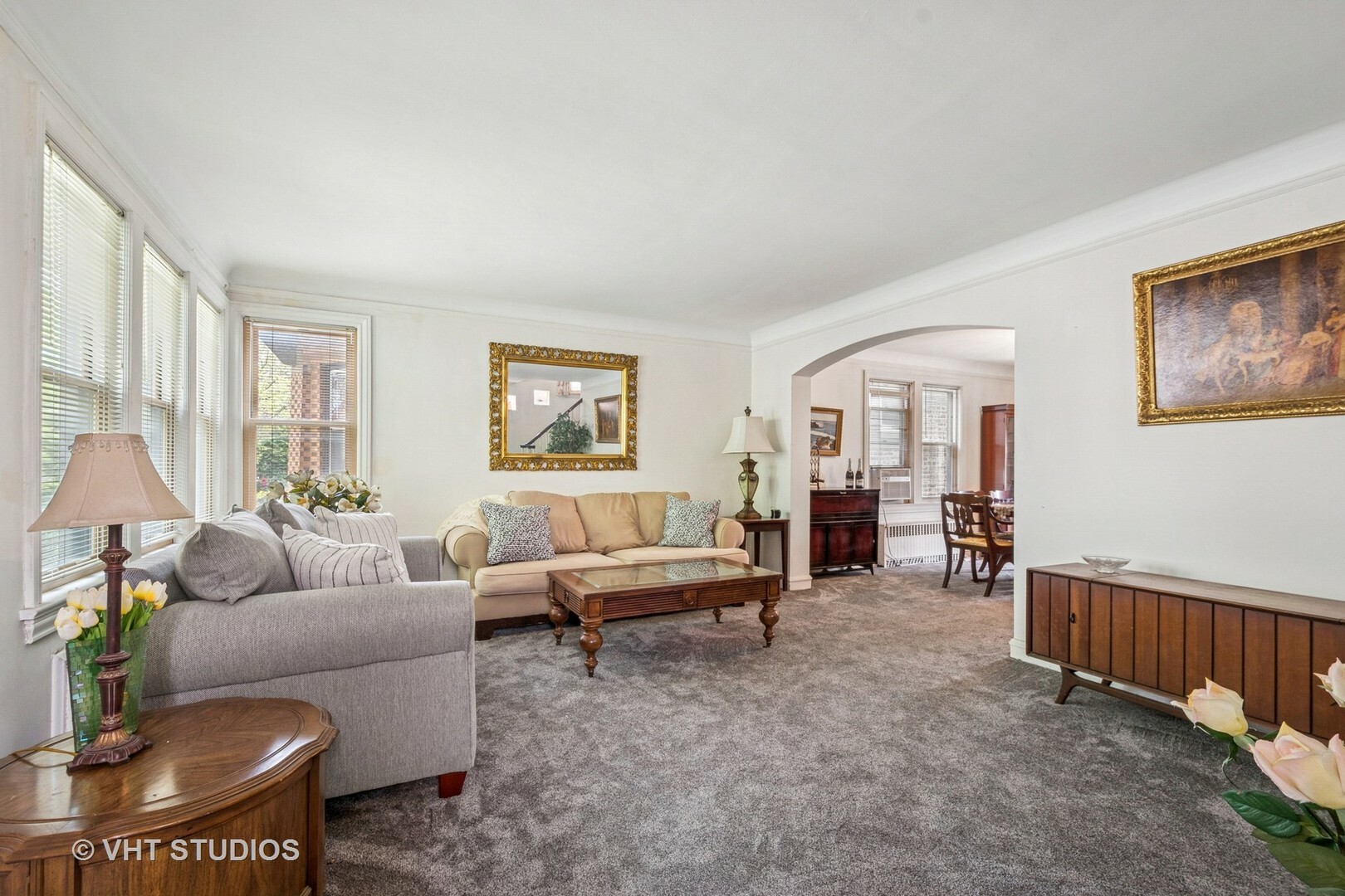 Property Photo: 4849 W Catalpa Avenue IL 60630