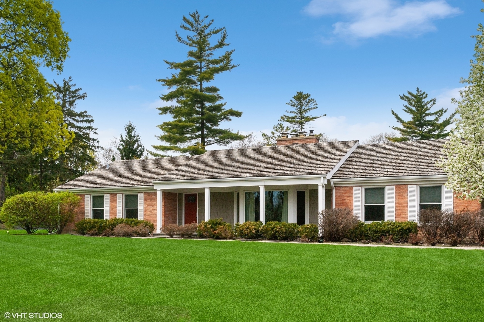 Property Photo: 380 Deerpath Square IL 60045