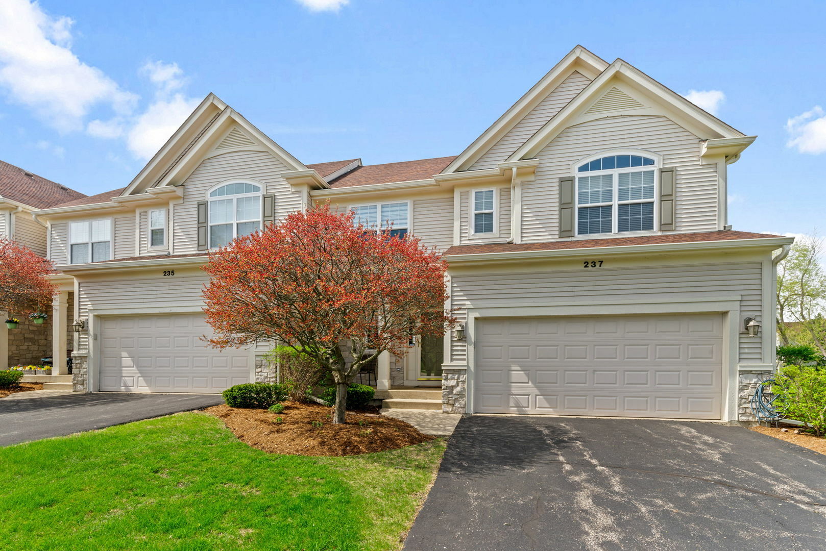 Property Photo: 237 Berkshire Drive IL 60046