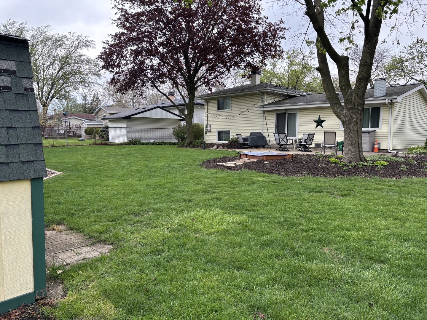 Property Photo: 82 Lombard Circle IL 60148