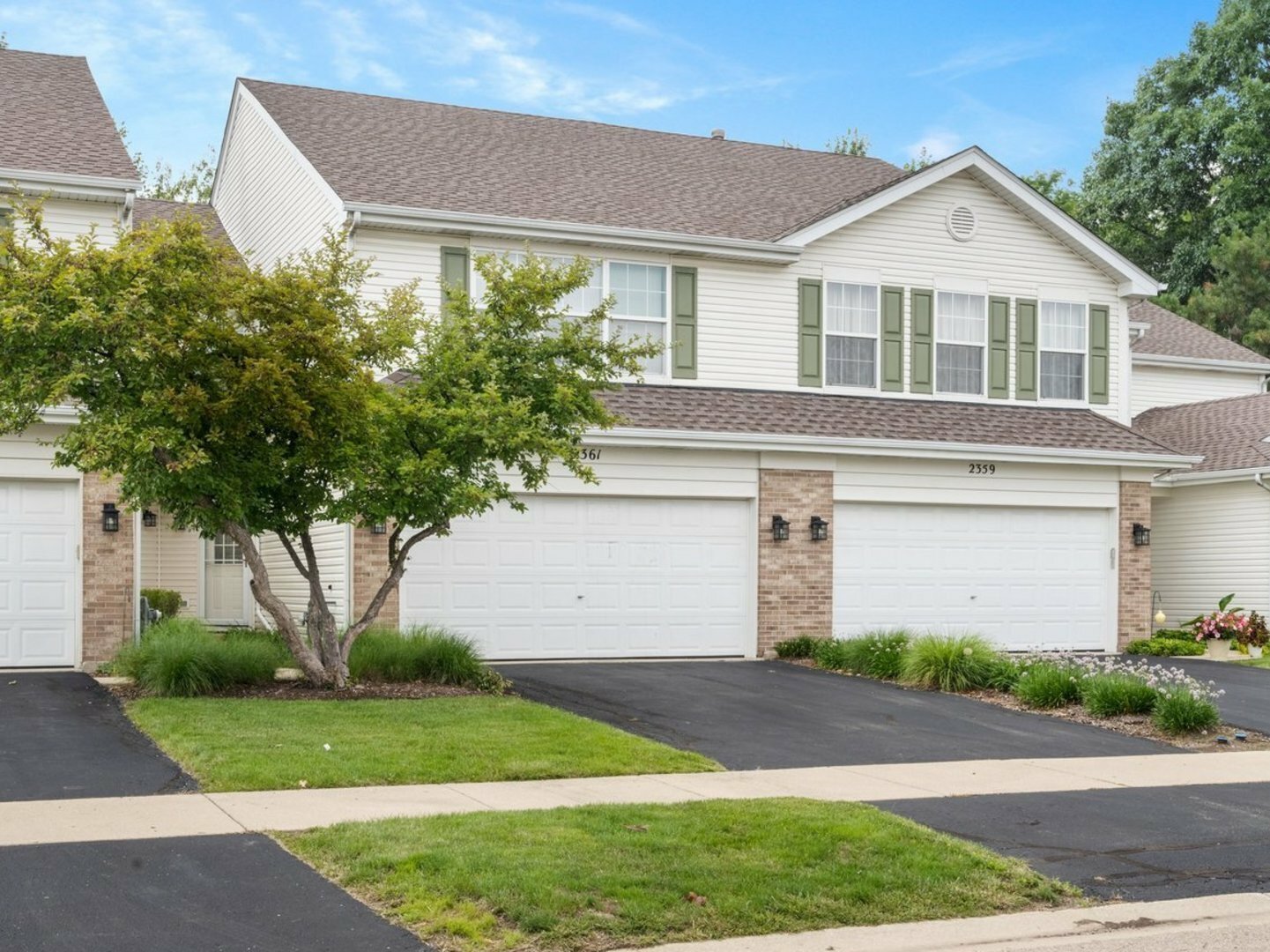 Property Photo: 2361 Stoughton Circle IL 60502